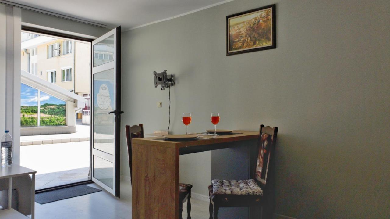 Cozy Studio Near The Park With Huge Verandah. Veliko Tarnovo Buitenkant foto